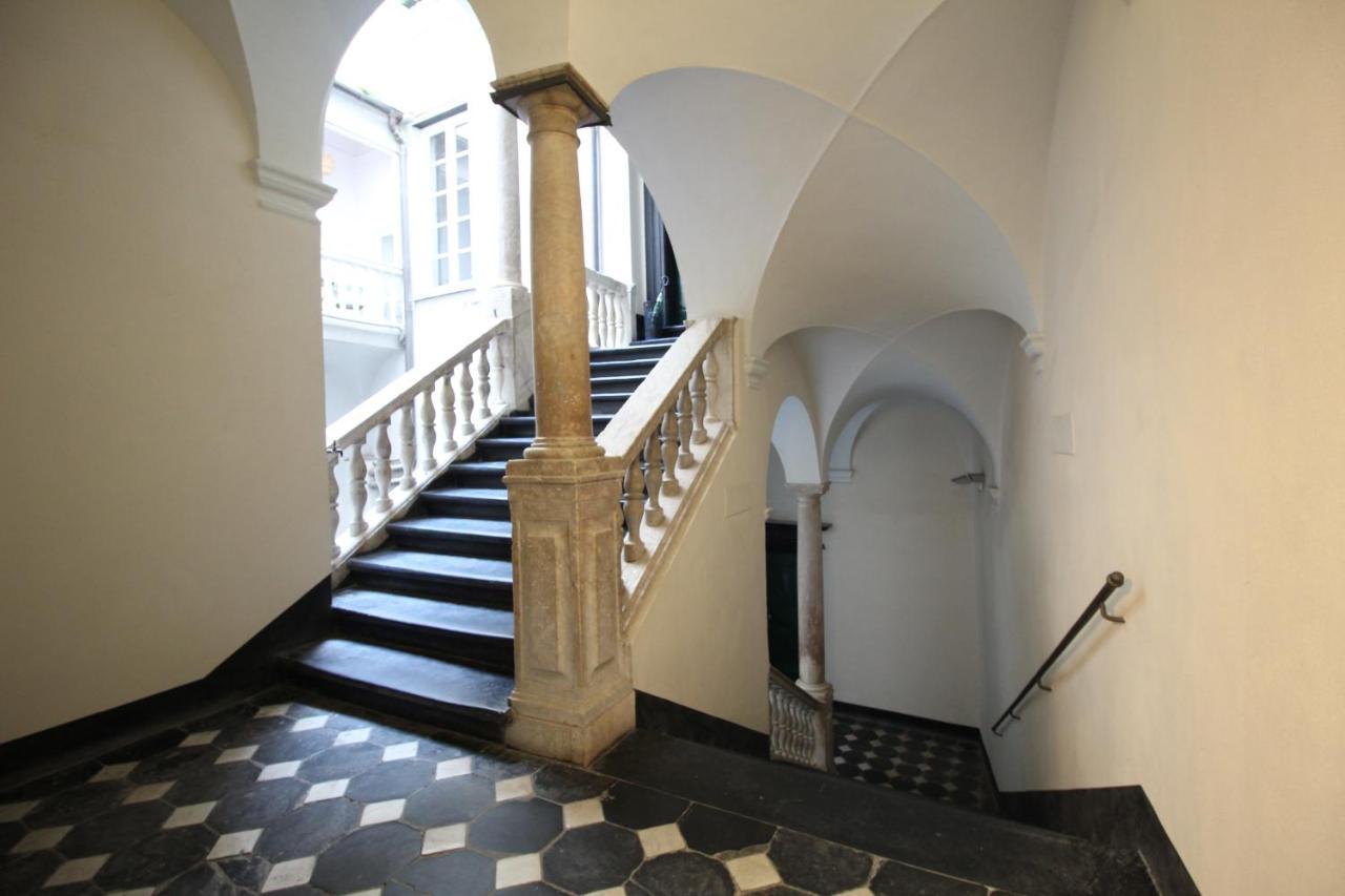 Апартаменты Dimora Borsotto Palazzo Storico, Acquario, Porto Antico Генуя Экстерьер фото